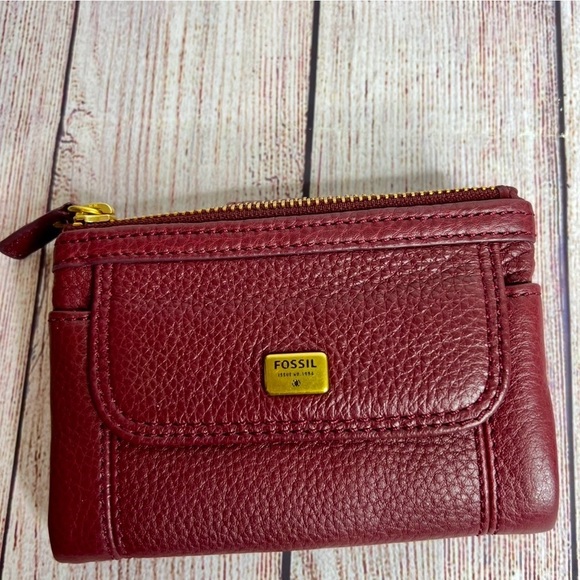 FOSSIL Red Pebbled Leather Wallet - Picture 1 of 7